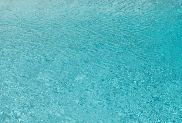 Fondo d'acqua di mare. Superficie blu del mare con increspature. Struttura increspata della superficie oceanica — Foto Stock