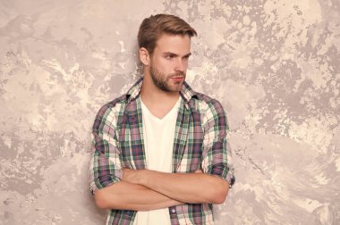 Şık bir adam. En büyük kötü çocuk. Çekici, seksi adam. Karizmatik bir adam. Yakışıklı, tıraşsız adam. Erkek güzellik standartları. Berber salonu. Berber dükkanı kuaförü. Cilt bakımı rutini. Moda modeli. Harika adam.