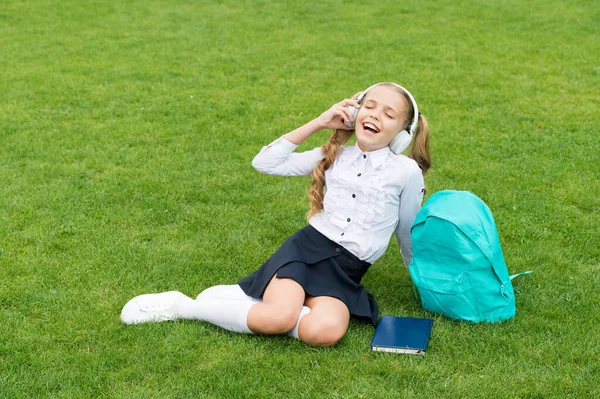 Lesson in music. Happy kid listen to music in headphones. Get singing lessons. School education — Stok fotoğraf