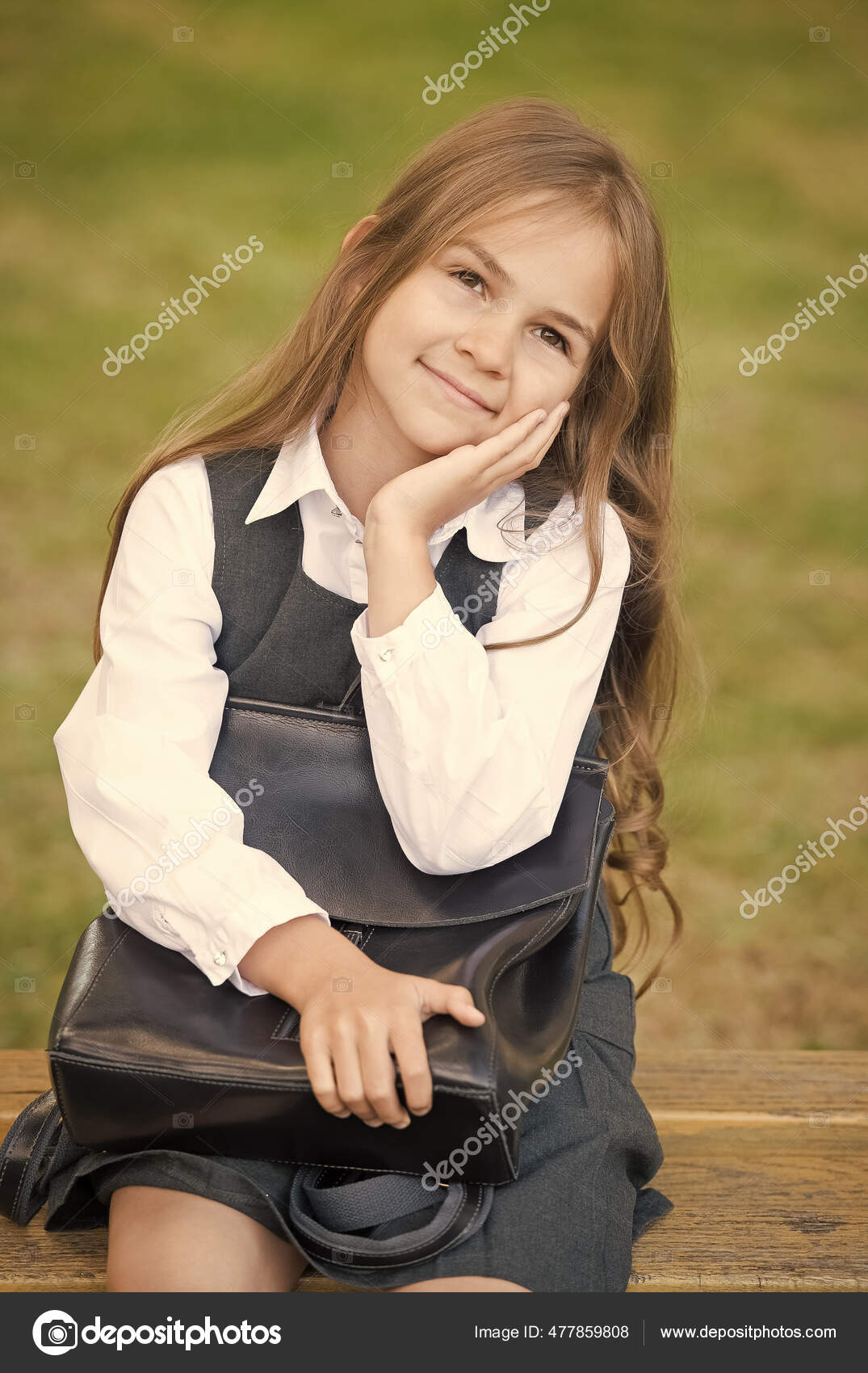 8,994 Child Carrying School Bag Images, Stock Photos & Vectors |  Shutterstock