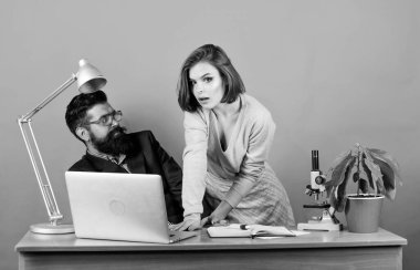 Özel ders. Öğretmenle flört etmek. Öğrenci şehvetli seksi kız ve deneyimli öğretmen. Zevk öğretiyorum. Genç ve tam fikirler. Olgun öğretmen ve çekici öğrenci. Kışkırtma kavramı