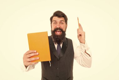 Bir fikrim var. İlham verici öğretmen kitap yetiştirme kalemi tutuyor. Eğitim okulu. Yazar fikri. Yaratıcı yazarlık. İlham ve yaratıcılık. Bilgi ve bilgi. Hayal gücü ve fantezi. Oluştur ve hayal et