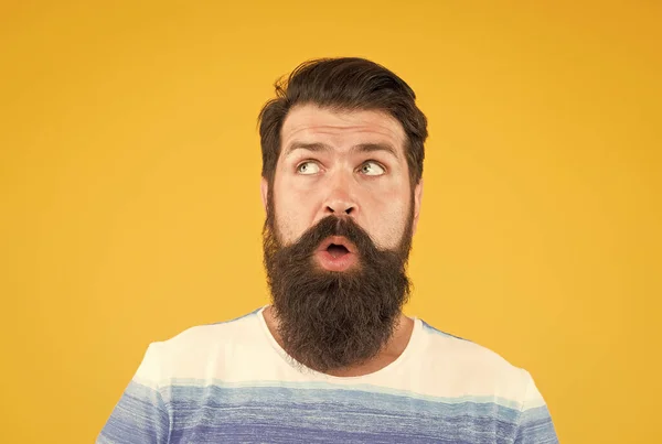On his mind. Another idea. Have some doubts. Doubtful bearded man on yellow background close up. Doubtful expression. Cunning face. Interesting idea. Guy thinking. Hipster bearded face not sure — Stock Photo, Image