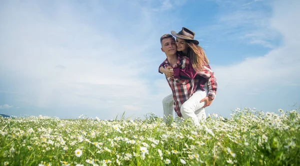 Love time. love and romance. romantic relationship. beautiful couple in love. man and woman in chamomile flower field. summer vacation. happy family among flowers. spring nature beauty — Stock Photo, Image