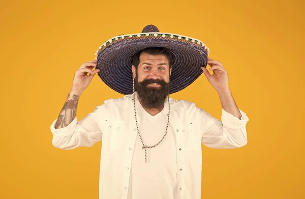 Mexican party concept. travel to mexico. celebrate traditional mexican holiday. fest and holiday sales. cinco de mayo mexican celebration. bearded man in sombrero and poncho — Stock Photo, Image