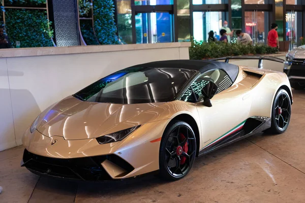 Palm Beach, Florida USA - March 22, 2021: golden Lamborghini Aventador. corner side view. — Photo