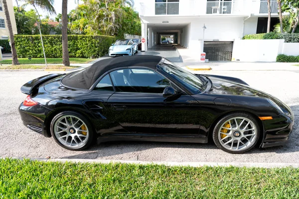 Palm Beach, Florida USA - March 21, 2021: black Porsche 911 cabrio luxury car. side view. — Stock fotografie