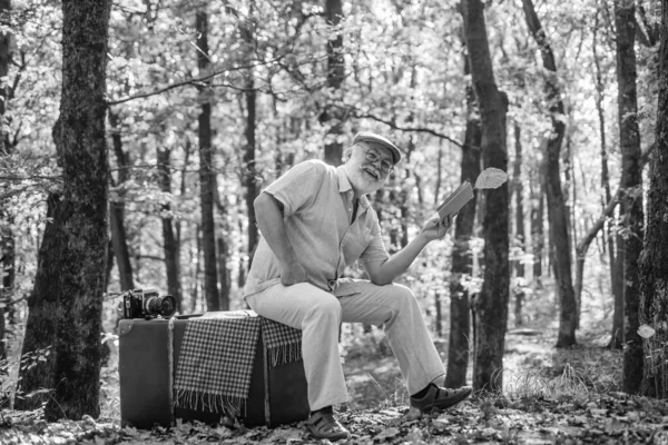 Hobby and leisure. Grandfather with vintage suitcase in nature. United with nature. Weekend in nature. Vacation and relax. Retirement concept. Elderly people. Mature man with white beard in forest — Stock Photo, Image