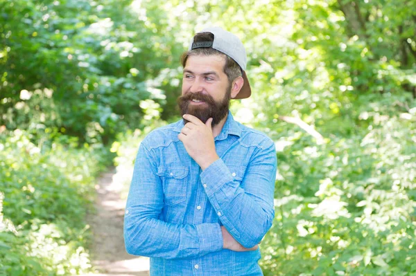 Happy bearded man portrait. brutal mature hipster with beard in forest. summer casual denim style. — Zdjęcie stockowe