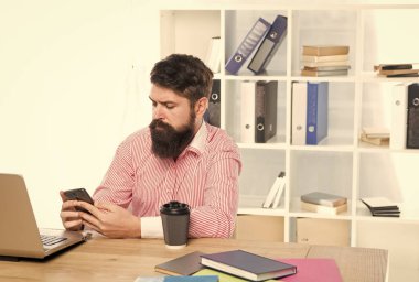 Ofis çalışanı resmi takımı. Proje yöneticisi. İş yapıyorum. İş danışmanlığı hizmetleri. Geliştirme işi. Kariyer yapmak. Ofisteki patron. Adam başlangıç projesini başlattı. Şirketin sahibi. Ceo kavramı