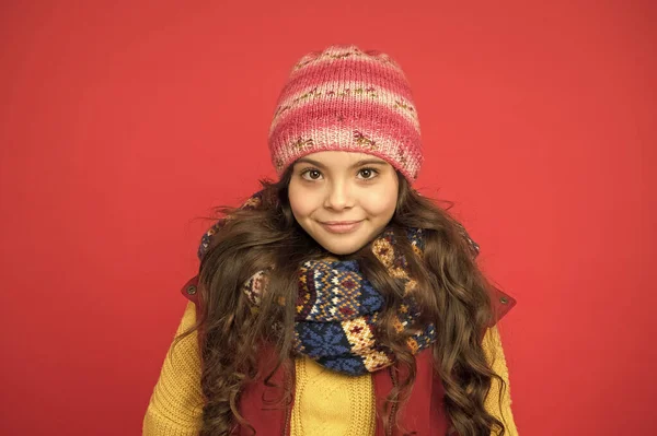 Menina adolescente feliz usar roupas quentes de inverno, beleza — Fotografia de Stock