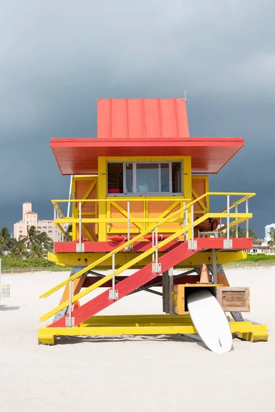 Lifeguard tower in Miami, USA. Lifeguard tower on beach. Seaside holidays. Summer vacation — Stockfoto