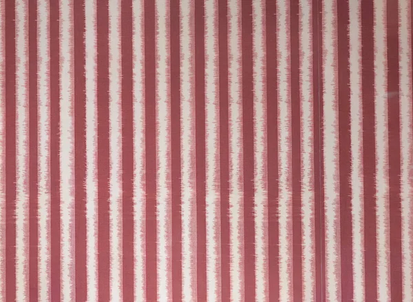 Red and white stripes. Vertical stripes. Abstract striped backdrop. Art background — 图库照片