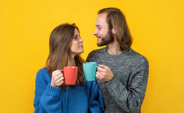 Happy couple in love drink hot wine wear knitted clothes in winter, breakfast — Photo