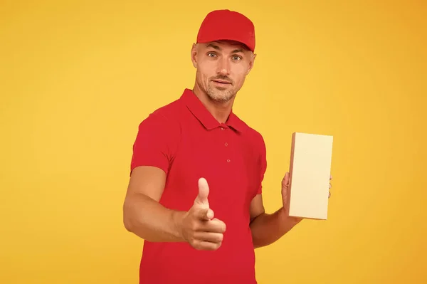 Cashier shop staff. Black friday. Express delivery courier. Parcel post package. Targeted Delivery Services. Freight transportation. Perfect delivery. Delivery man yellow background. Free services — Stock Photo, Image