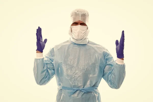 Nemocniční lékař připraven k léčbě nového infekčního onemocnění COVID-19 s ochranným vybavením — Stock fotografie