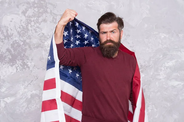 Believe in America. independence day. celebration of freedom. patriotic education. legal system in america. confident mature man at american flag. bearded man study english language. fourth of july — Stock Photo, Image