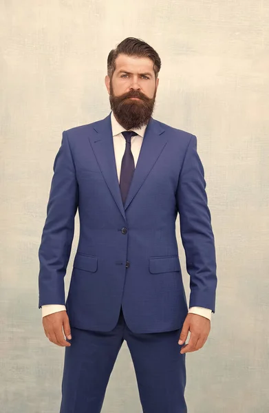 Look à la mode de leader réussi bel homme, concept de jour de mariage — Photo