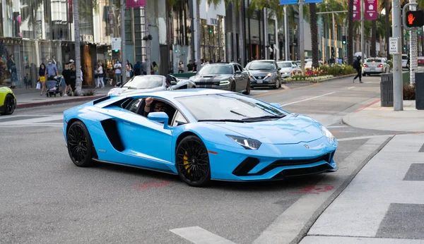 Λος Άντζελες, Καλιφόρνια ΗΠΑ - 14 Απριλίου 2021: μπλε Lamborghini Aventador luxury supercar side view. — Φωτογραφία Αρχείου