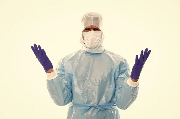 Riesgo de transmisión COVID-19. Trabajador sanitario en ropa protectora. Factores de riesgo de coronavirus — Foto de Stock