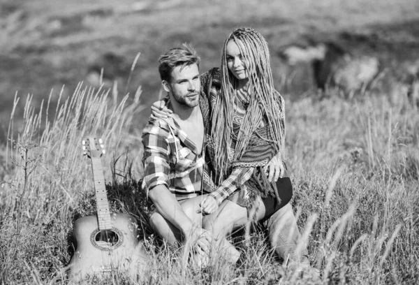 Romantic hike. Family hike. Boyfriend and girlfriend with guitar in mountains. Enjoying each other. Summer hike. Breathtaking feelings. Hiking romance. Couple happy cuddling nature background — Stock Photo, Image