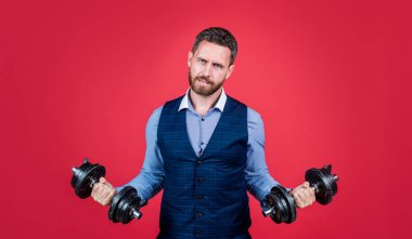 İşini sağlam tut. Profesyonel adam el ele tutuşur. İş gücü. Kuvvet eğitimi