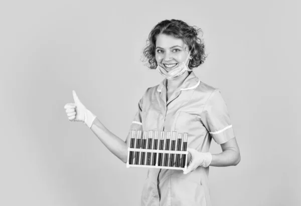 Perfect remedy. clear solution in a laboratory. medical technologist making testing with test tube. research in science laboratory. remedy against coronavirus. researcher woman doctor test tube — Stock Photo, Image