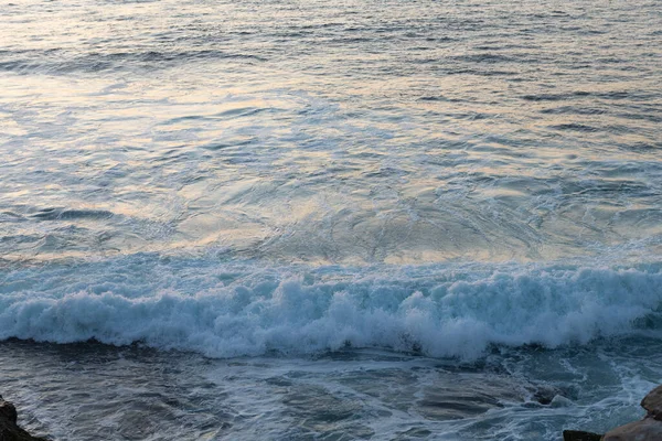 Ondas no mar ou mar praia de água, verão — Fotografia de Stock