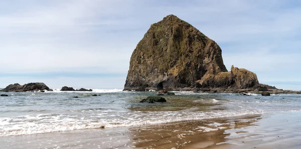 Beroemde kanon strand landschap in oregon usa, natuur — Stockfoto