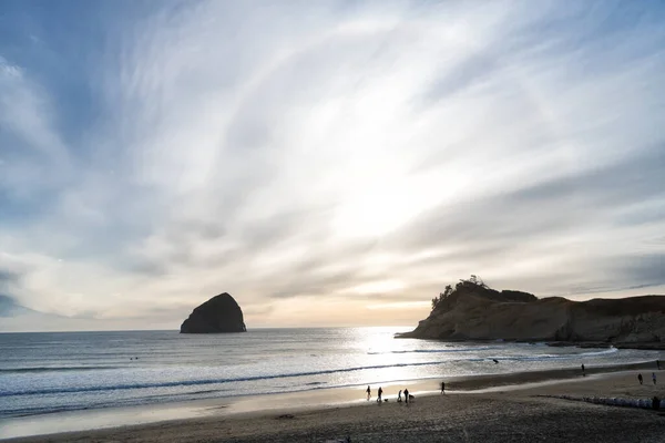 Kanon strand landschap, oregon usa. zonnige dag. zomervakantie. — Stockfoto