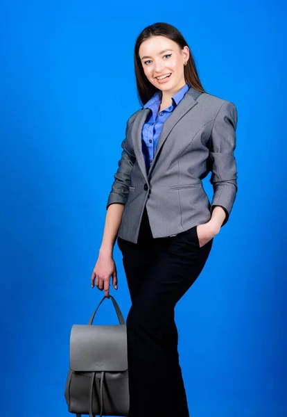 Business. Shool girl with knapsack. stylish woman in jacket with leather backpack. girl student in formal clothes. female bag fashion. student life. Smart beauty. Nerd. At the school break — Stock Photo, Image