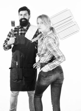 Parti devam ediyor. Sakallı hippi ve kız. Hazırlık ve aşçılık. Piknik ve barbekü. Yemek tarifi. Birbirine aşık çiftler mutfak gereçlerini tutarlar. Aile hafta sonu. Kızartılmış et için araçlar