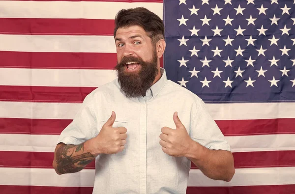 Patriotism. successful trip to usa. patriotic and national glory. English studying speak. express pure happiness. follow american traditions. explore america on vacation. happy man with thumb up — Stock Photo, Image