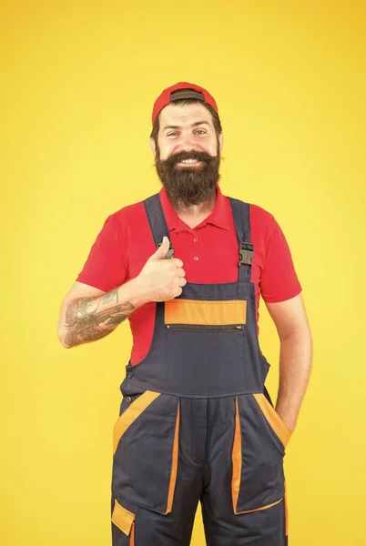 Brutal bearded man in mechanic service uniform work as skilled plumber, delivery — Stock Photo, Image