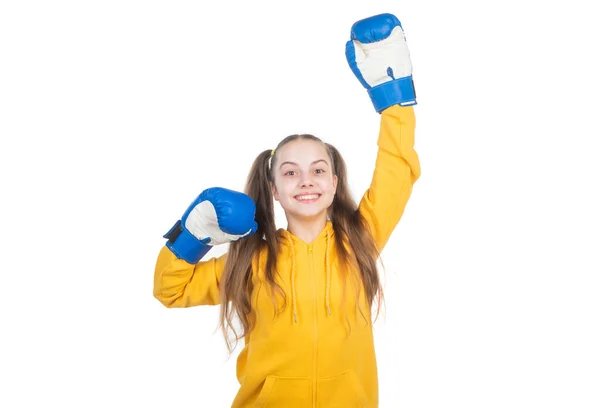 Réussir. boxer enfant réussi isolé sur fond blanc. succès sportif. — Photo
