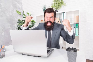 İnsandan ilham alan yönetici çevrimiçi bilgisayar, başarılı gün konsepti