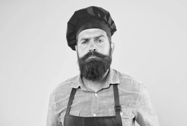 Huur een horecabedrijf in. Man met baard chef, culinair concept — Stockfoto