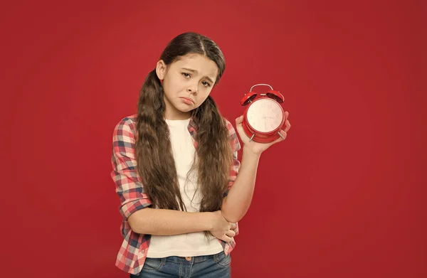 Dont want to go to school. child listening alarm ring. sad teen girl with vintage clock. alarm clock. time for holiday. time for school shopping. happy childhood. countdown to christmas or new year — Stock Photo, Image