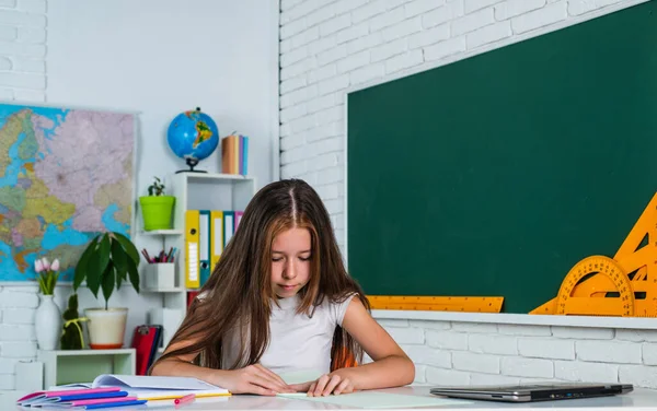 Try and try again. back to school. formal and nonformal education. schoolgirl at lesson. — Stockfoto