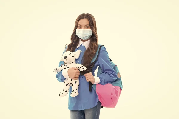 Small kid in protective medical mask back to school with toy dog during COVID-19 pandemic, education — Stock Photo, Image