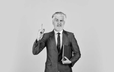 İş tanıtım araçları. Verimliliği izlemek için çevrimiçi servis. Bilgisayarla çalışan bir yönetici. Dijital dünya. Başarılı bir iş. İş adamı defter ofisi. İnternet teknolojisi modern iş