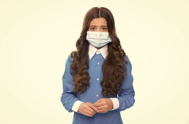 Laboratuvar çalışanı. Corona igg bağışıklık testi. Cerrahi maskeli kız çocuğu. Solunum maskeli doktor çocuk. Koronavirüs zatürree salgını. Virüs aşısı ve tedavisi. covid 19 'un yayılımı. Sağlık hizmetleri