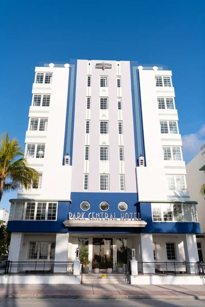 Miami, usa - 15. april 2021: park central hotel im art-deco distrikt am meer in florida — Stockfoto