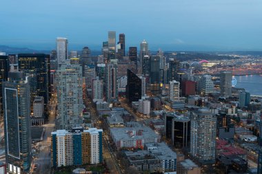 Seattle, Washington D.C. ABD - 3 Nisan 2021: Seattle Skyline with skyscraper