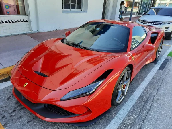 Los Angeles, California USA - March 24, 2021: red Ferrari F8 Tributo luxury car top corner view. — Foto de Stock