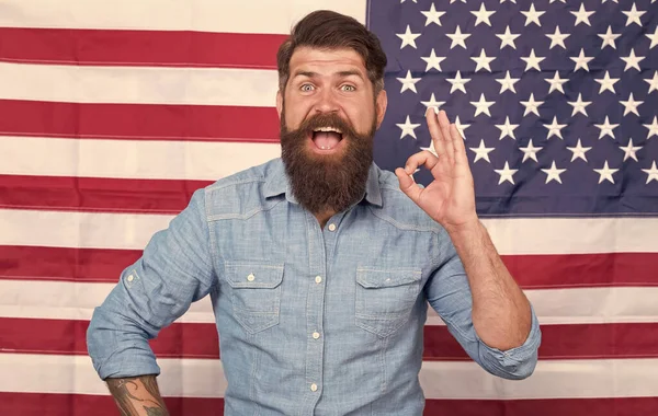 Explore america on vacation. happy man with ok gesture. successful trip to usa. patriotic and national glory. English studying speak. express pure happiness. follow american traditions — Stock Photo, Image