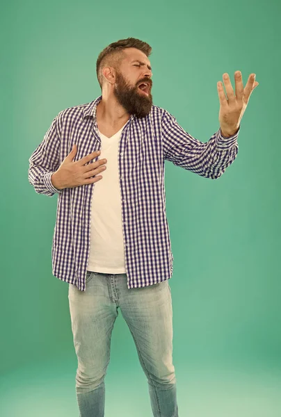 Ouve a minha canção. branco cara com barba e bigode cantando serenata. — Fotografia de Stock