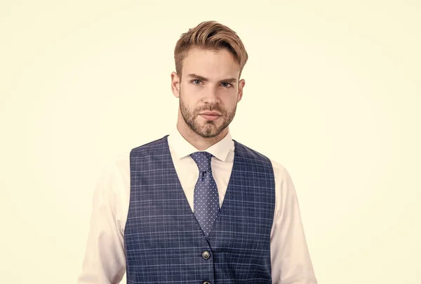 Chico sin afeitar con el pelo elegante en estilo de moda formal aislado en blanco, barbería —  Fotos de Stock