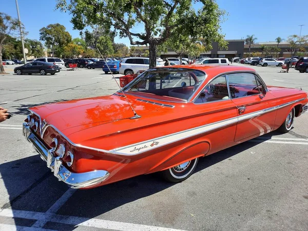 로스앤젤레스, 미국 - March 28, 2021: red chevrolet impala retro car corner view — 스톡 사진