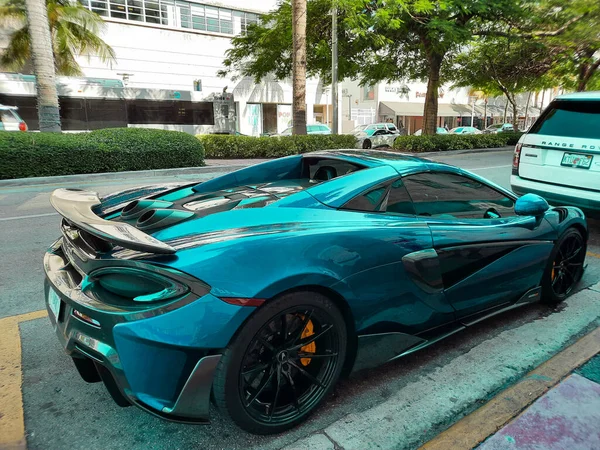 Los Ángeles, California, EE.UU. - 24 de marzo de 2021: McLaren Automotive Limited 570s back corner view. —  Fotos de Stock